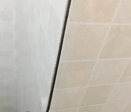 嘉荫瓷砖空鼓维修公司分享阳台瓷砖脱落的修复过程可以分为以下几个步骤