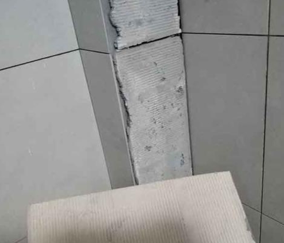 嘉荫瓷砖空鼓维修公司分享下厨房瓷砖脱落的补救措施。